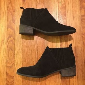 Coconut Matisse black booties